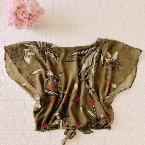 Express Floral Crop Top with bow tie waist - Picture 2 of 4